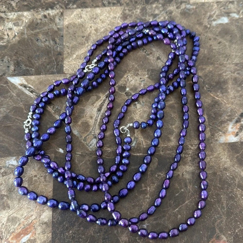 5 Pearls necklaces